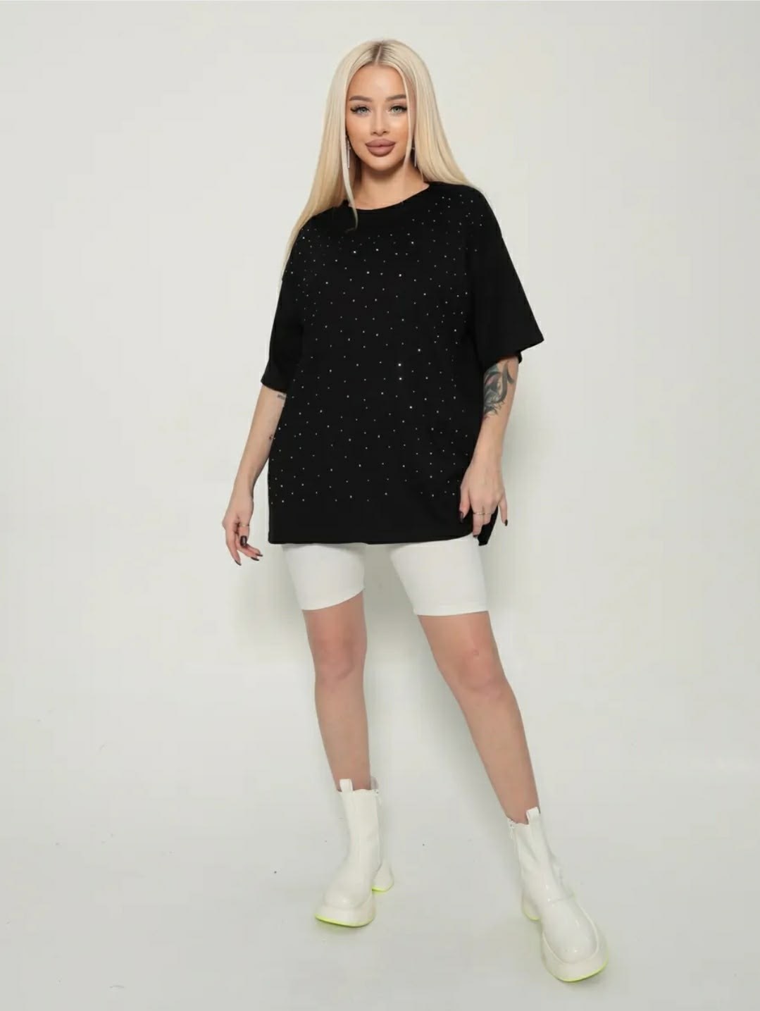 футболка оверсайз со стразам,футболка женская оверсайз черная со стразами,футболка оверсайз со стразами чёрная,женская футболка оверсайз со стразами,футболка со стразами удлинённая оверсайз a&j