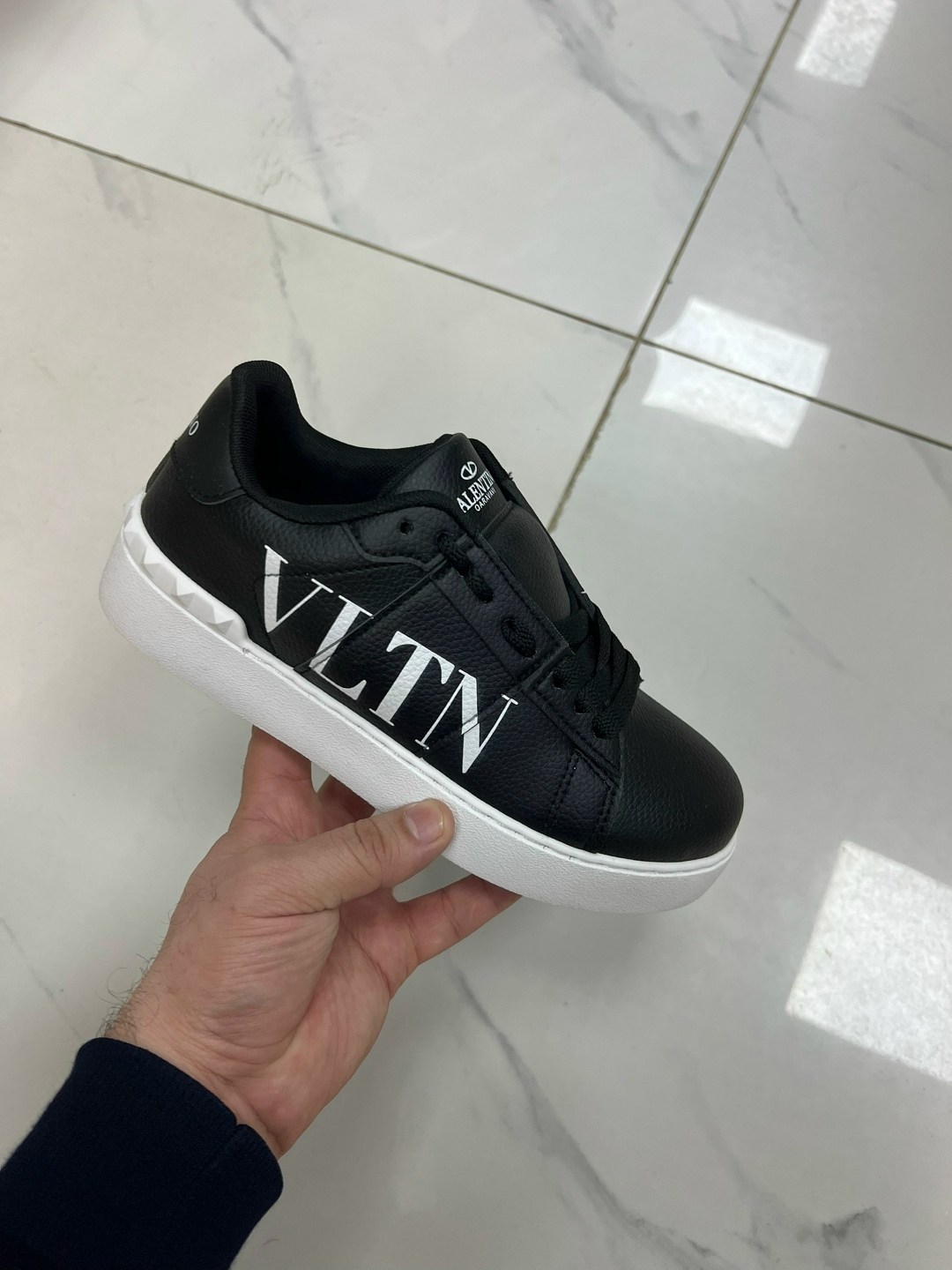 ,кроссовки valentino,кеды valentino,валентино кроссовки,valentino garavani кроссовки