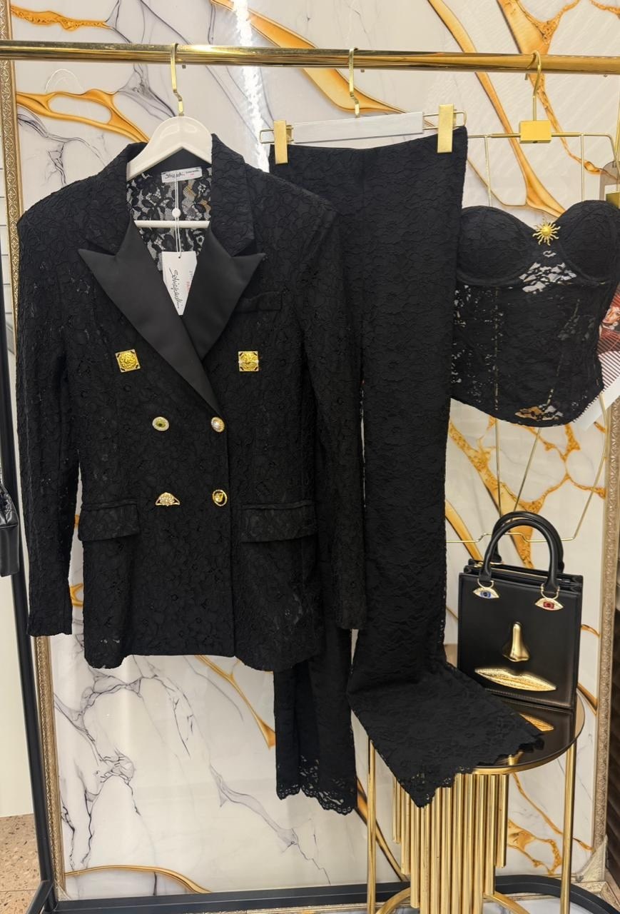 женские костюмы,женский костюм тройка,брючной костюм,двубортный жакет,черный костюм женский