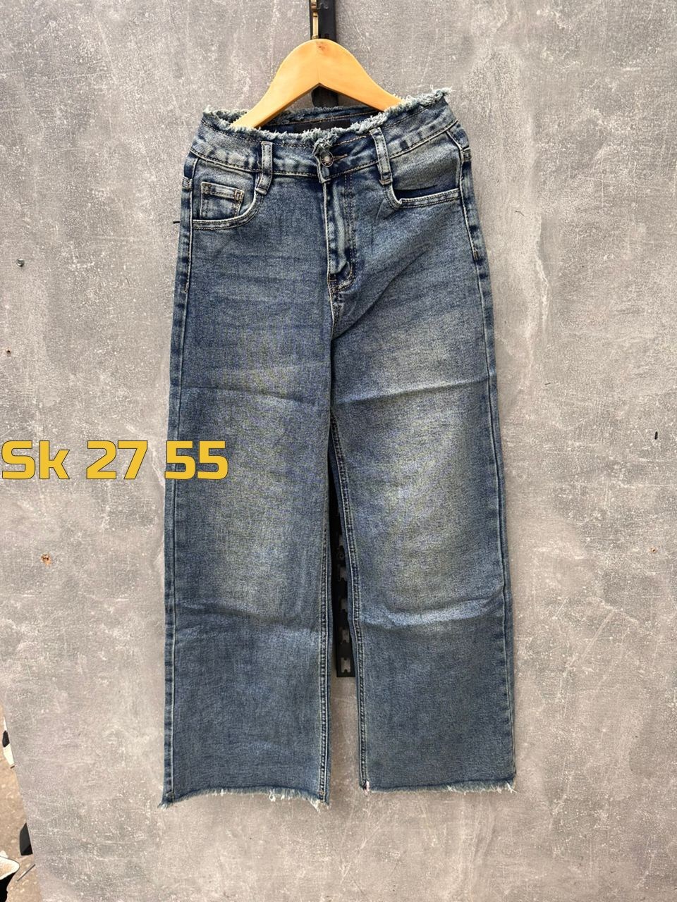 модные джинсы,джинсовые брюки,бахрома на джинсах,джинсы с бахромой внизу,джинсы