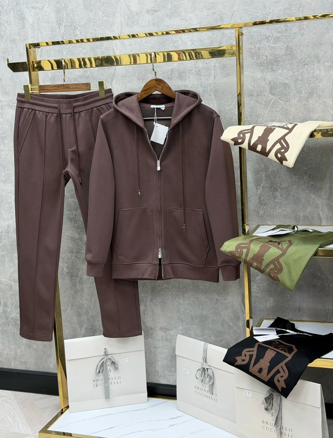 спортивный костюм,стильные костюмы,костюм белый,костюм селин спортивный,костюмчик на флисе