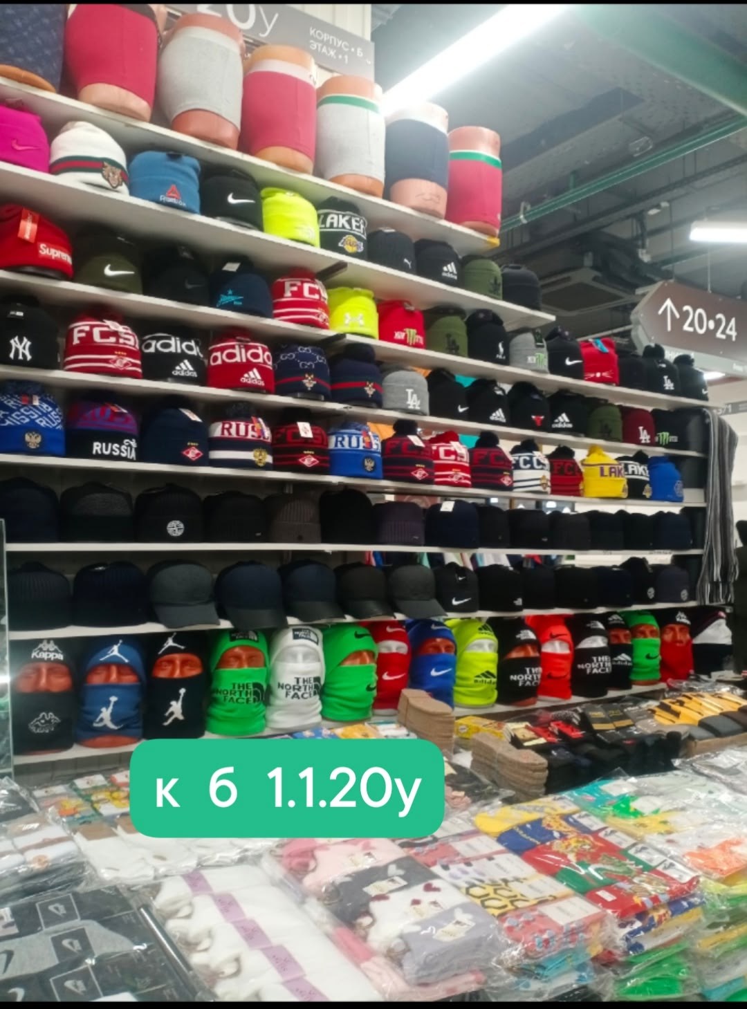 витрина для шапок,головные уборы,аксессуаров,кепки,кепка повседневная