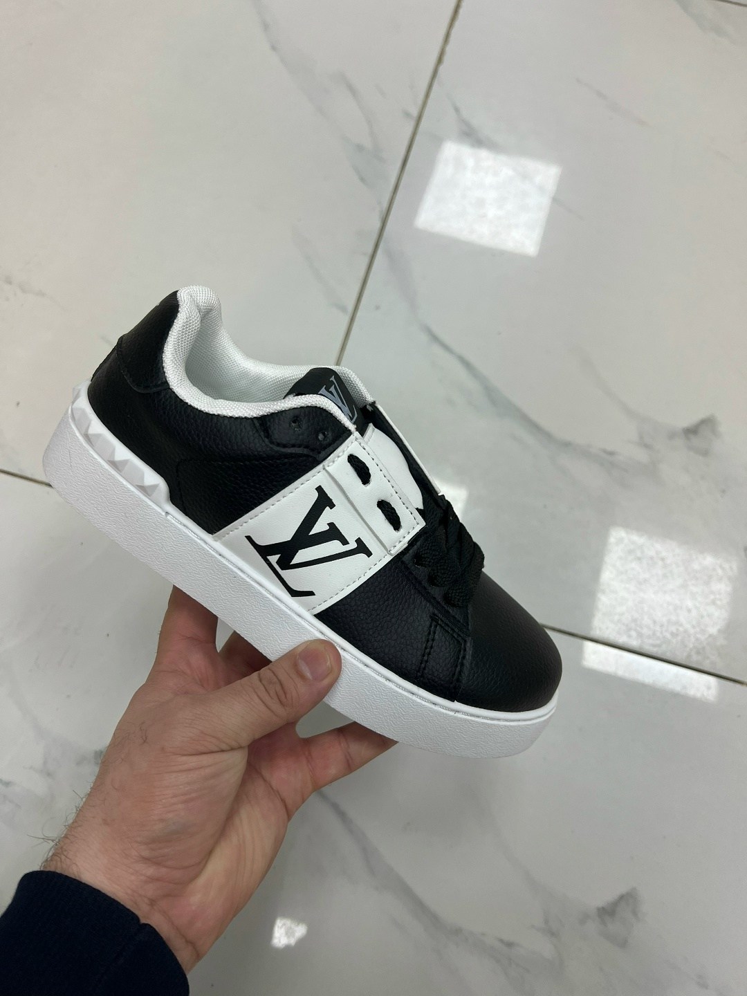 ,кроссовки valentino,кеды valentino,valentino garavani кроссовки,валентино кроссовки