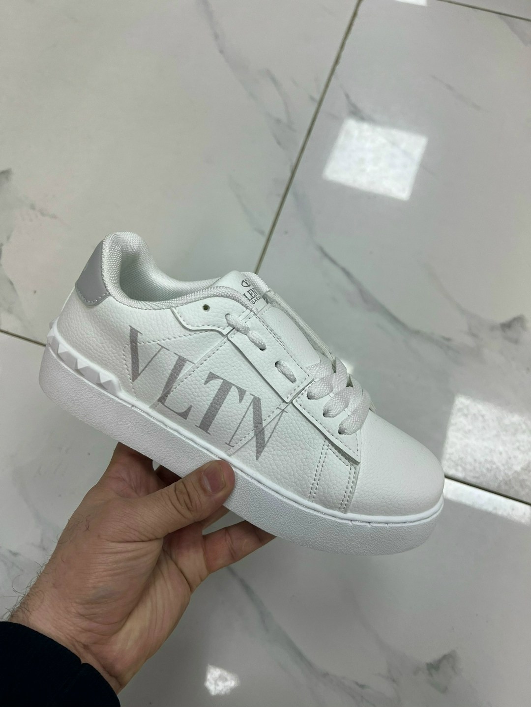 ,кроссовки valentino,valentino garavani кроссовки,кеды valentino,валентино кроссовки