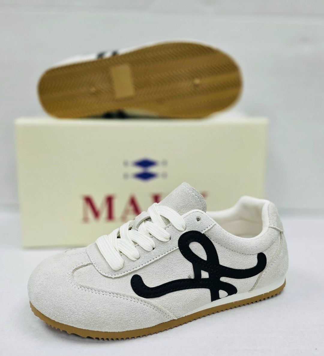 ,кроссовки loewe,женские кроссовки,кроссовки для женщин,спортивная