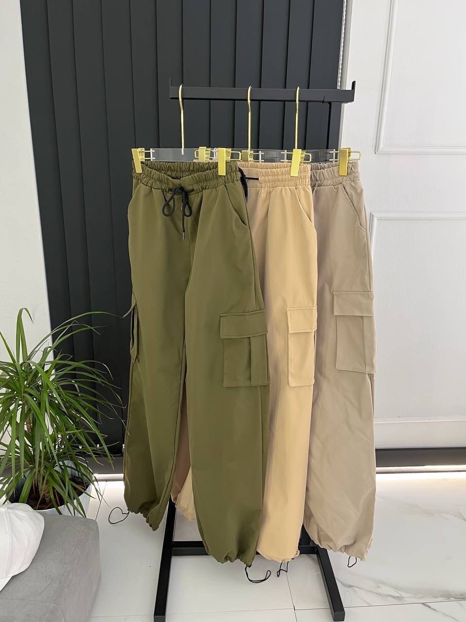 женские брюки карго на резинке,стильные женские брюки на резинке карго,брюки карго на резинке,брюки карго женские,брюках карго