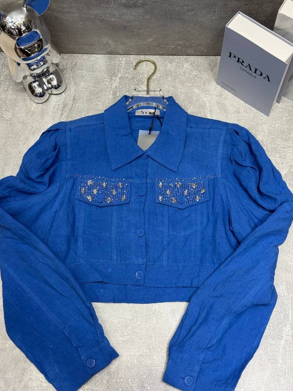 джинсовая куртка,женская джинсовая куртка,джинсовая куртка miu miu,джинсовый костюм со стразами,куртка женская