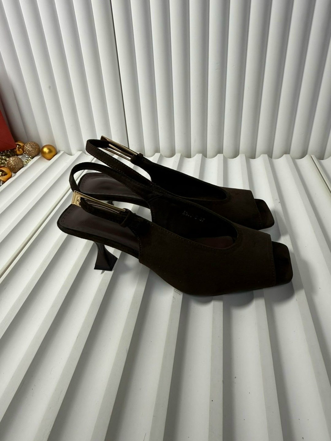 ,туфли фенди,женские туфли лодочки,женские босоножки,женские туфли-лодочки из лакированной кожи на высоком каблуке