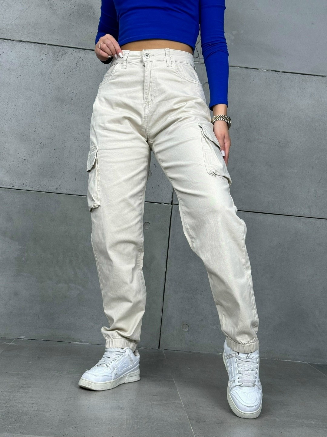 джоггеры женские,джинсы белые,белые брюки карго,стильные женские джинсы,женские джинсы