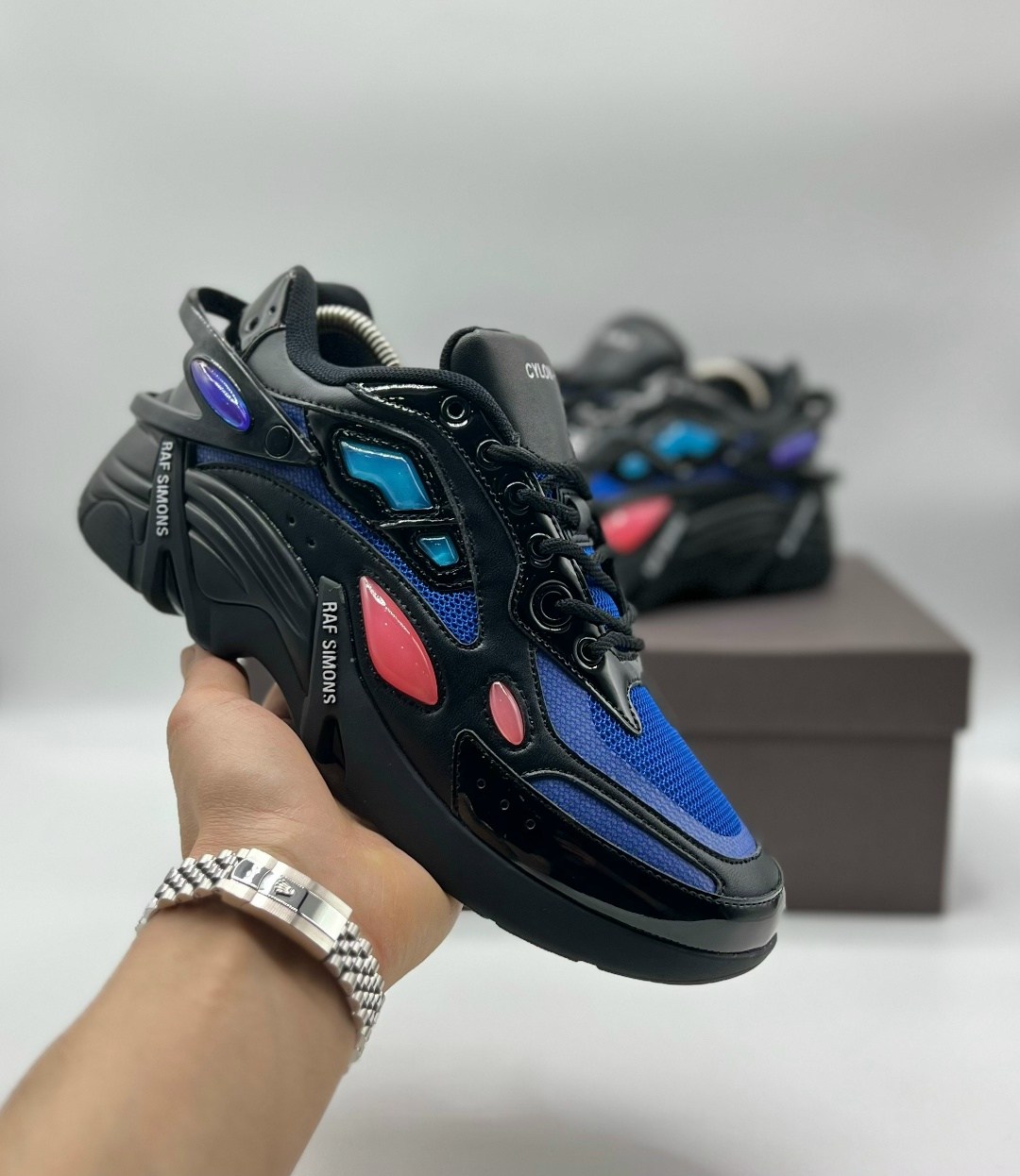 черные кроссовки cylon-21 raf simons,кроссовки raf simons cylon-21 sneaker,кроссовки raf simons cylon 21,raf simons черные низкие кроссовки,raf simons cylon-21 sneaker black & blue