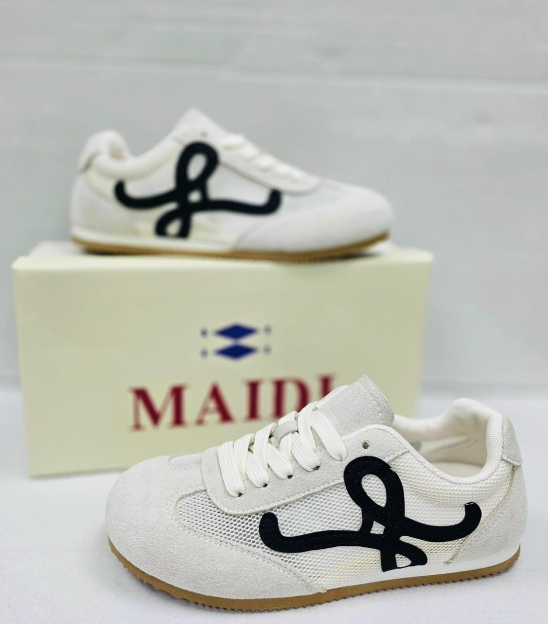 ,кроссовки loewe,женские кроссовки,кроссовки для женщин,спортивная