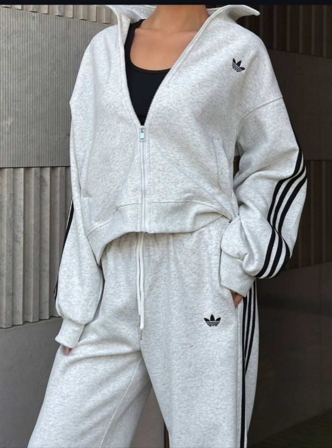 костюм спортивный adidas,толстовка адидас серая с полосками,женский спортивный костюм adidas,толстовка adidas,женские толстовки adidas