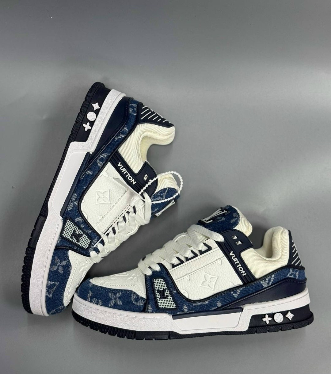 кроссовки louis vuitton trainer,кроссовки louis vuitton,луи виттон кроссовки мужские оригинал,кроссовки louis vuitton trainer: джинс. синий/белый,мужские кроссовки louis vuitton 2026 синие с белым ком