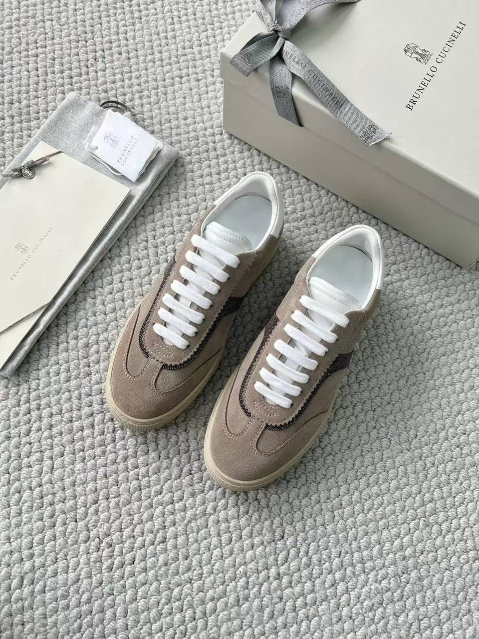 brunello cucinelli кроссовки,кеды brunello cucinelli,замшевые кроссовки brunello cucinelli,кроссовки бежевые,кеды брендовые