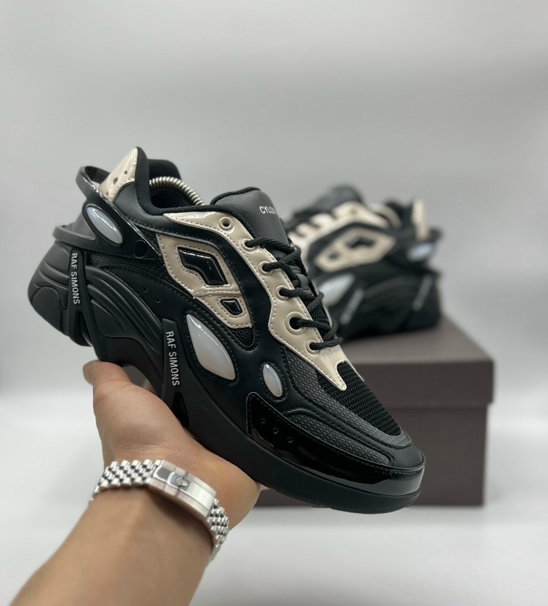 черно-бежевые кроссовки cylon-21 raf simons,кроссовки raf simons cylon-21 черный,кроссовки raf simons cylon-21 sneaker,кроссовки raf simons cylon-21 кремовый,кроссовки raf simons черный