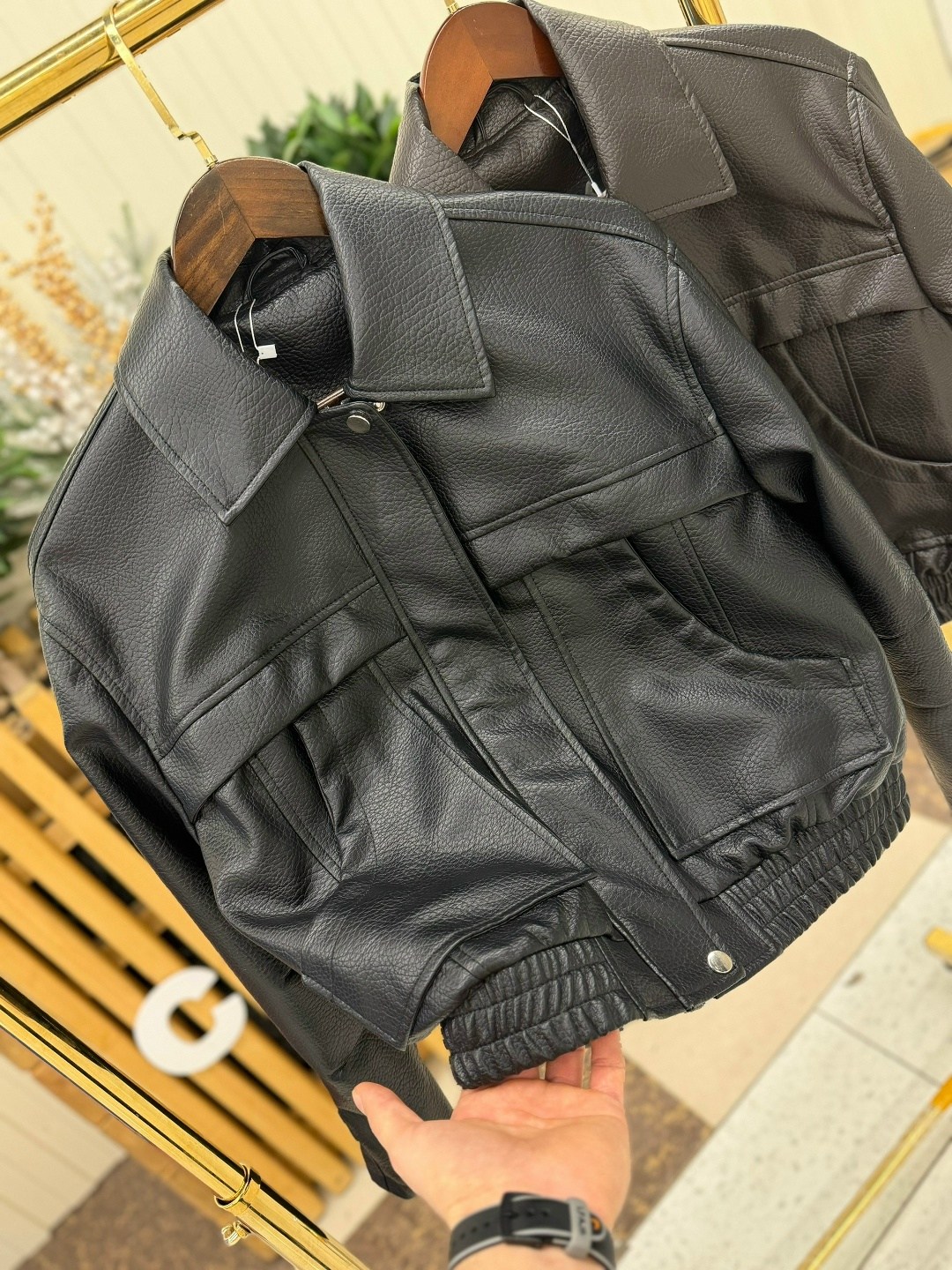 стиль и мода,кожаная куртка,мода модная,уличная мода