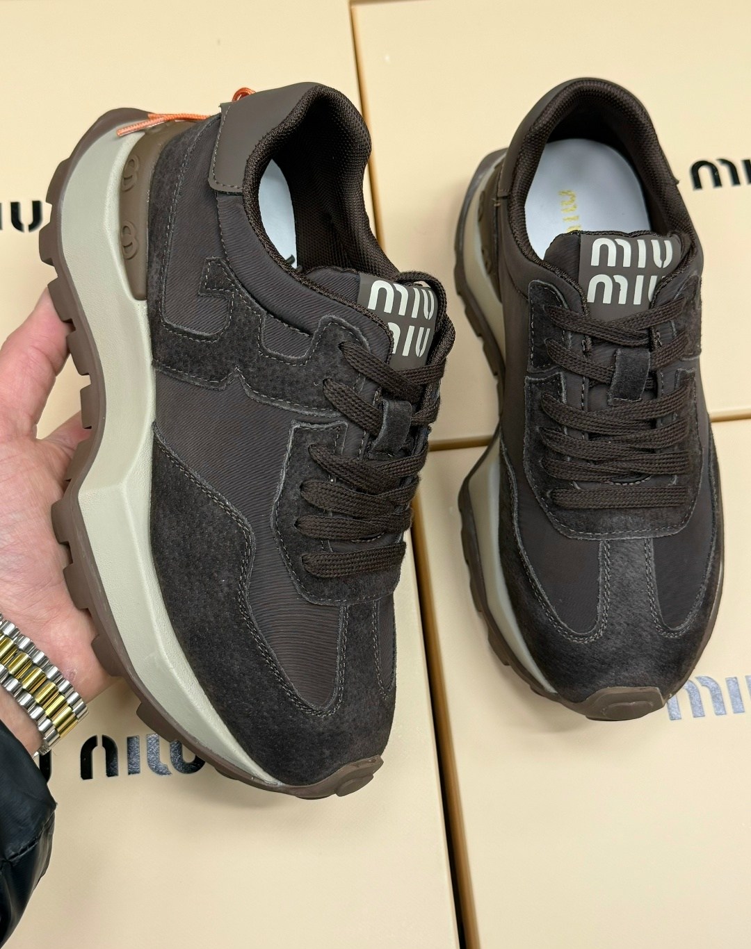 ,кроссовки женские,повседневные кроссовки,стильные кроссовки,кроссовки удобные