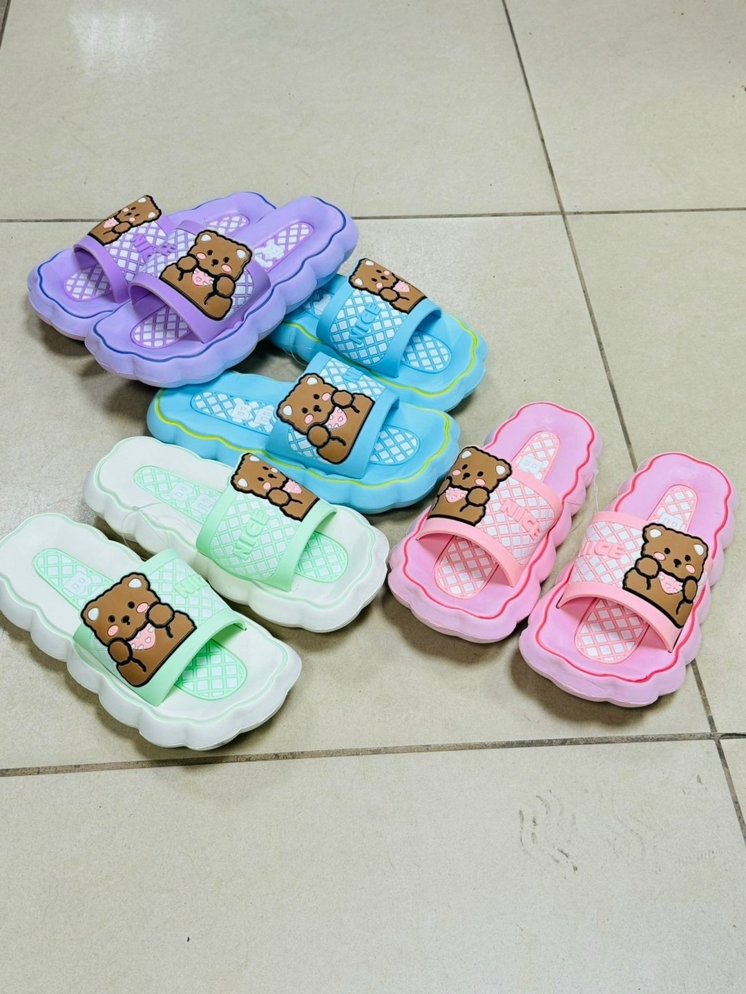 женские шлепанцы с мишкой,тапочки милые,летние тапочки,тапочки модные,тапки модные