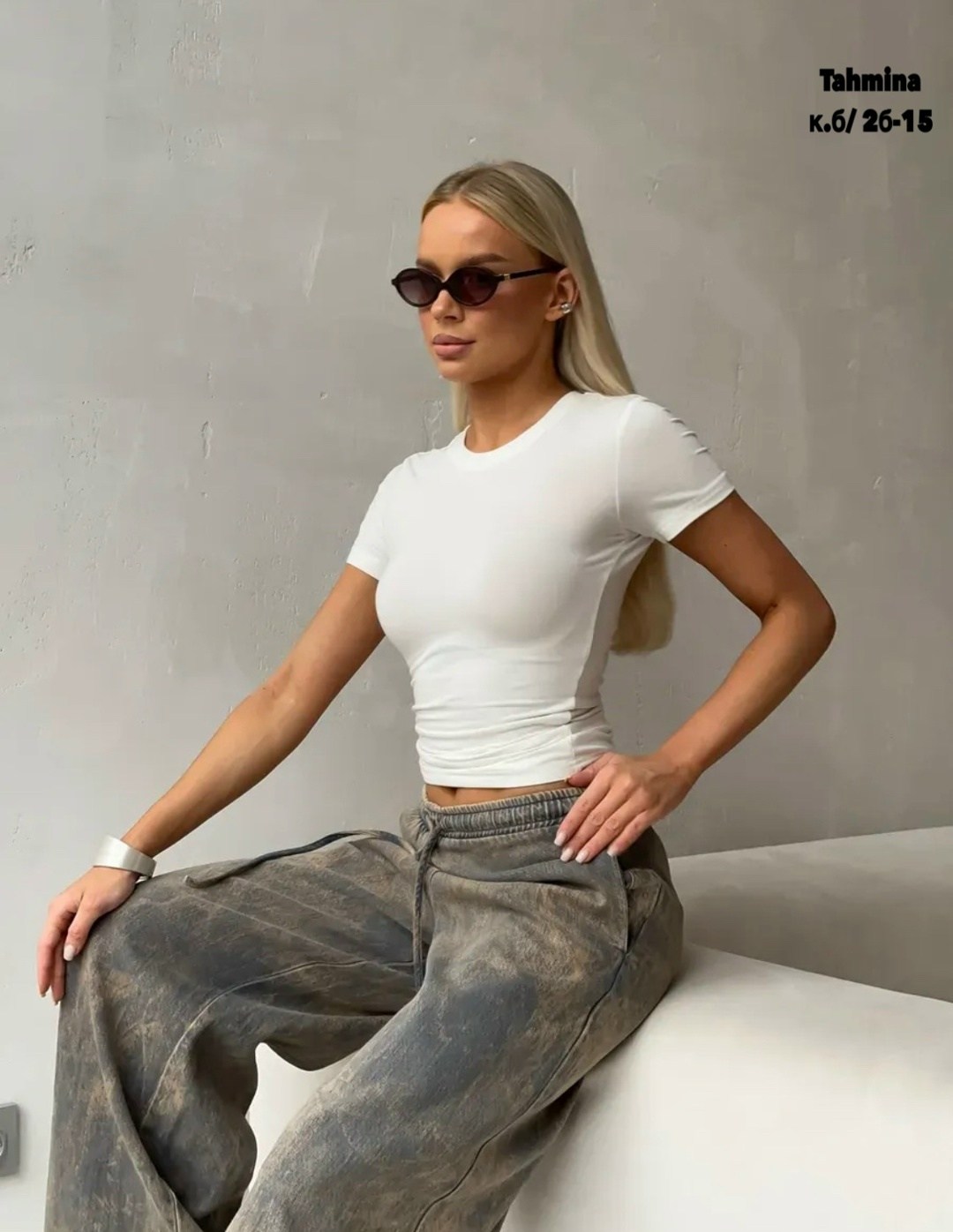 футболка женская бордовая,футболка женская,скимс футболка женская,футболка скимс укороченная базовая облегающая,футболка топ укороченная базовая облегающая yuji.clo