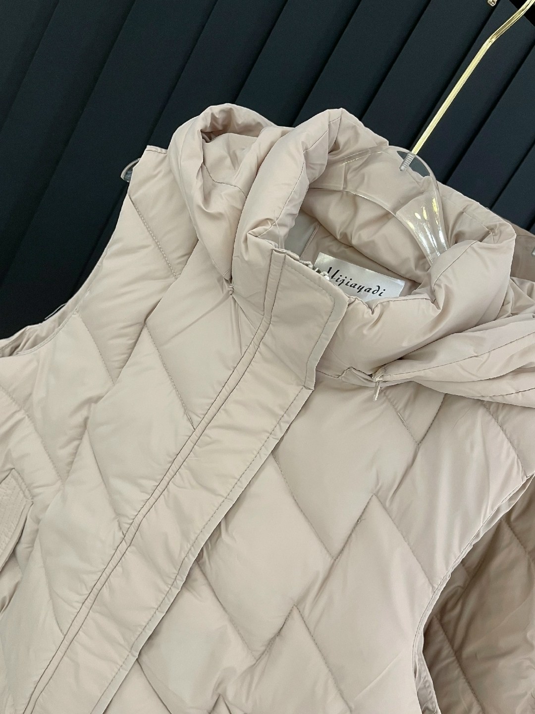 женская жилетка,женский утепленный жилет,жилет женский,жилетка удлиненная женская,жилетка женская утепленная