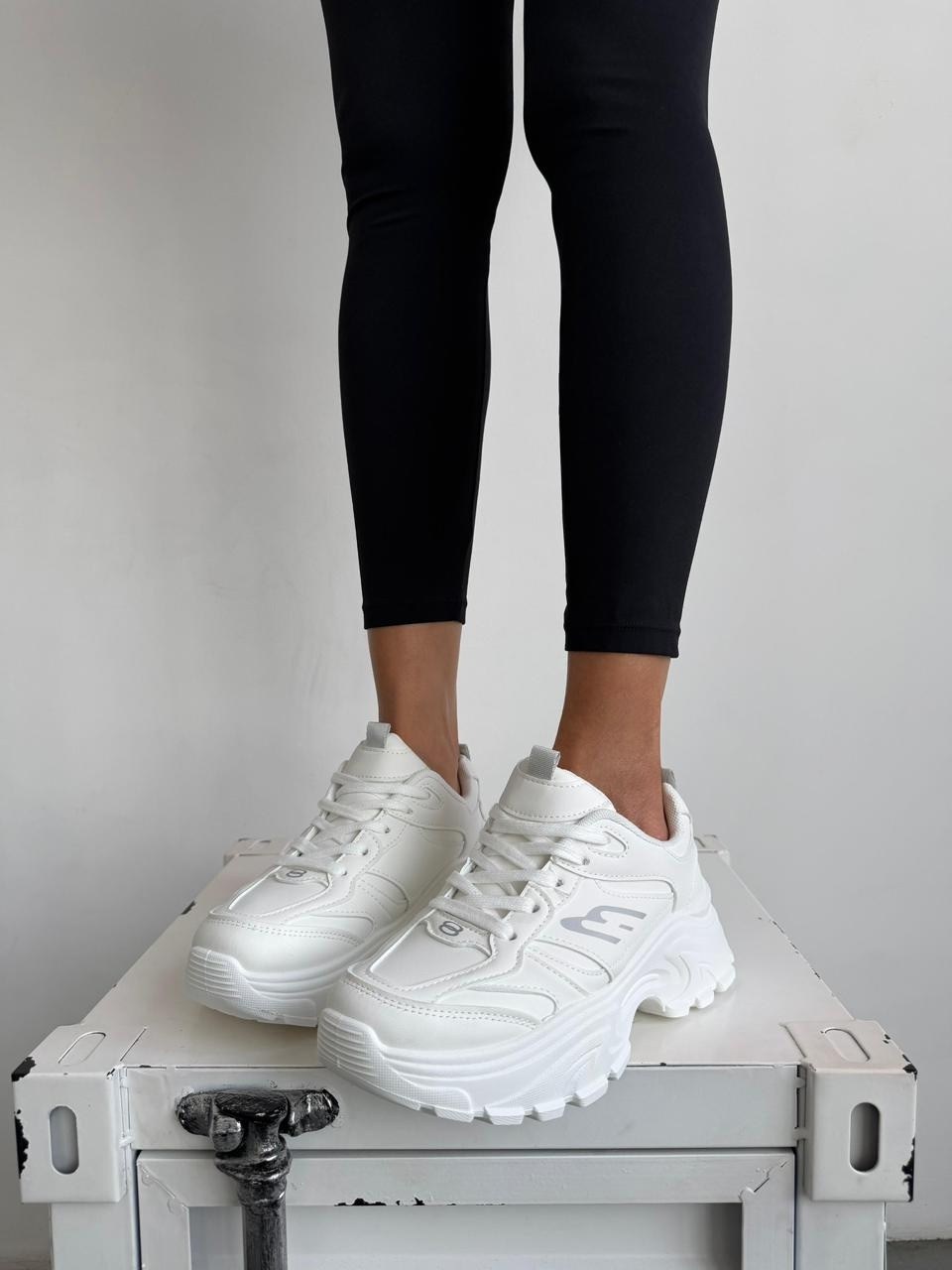 кроссовки женские,белые кроссовки,кроссовки для девушек,женские легинсы,кроссовки модные