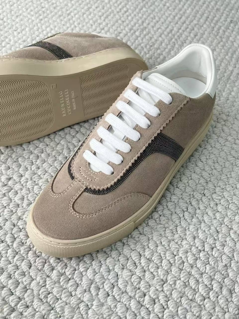 brunello cucinelli кроссовки,кеды brunello cucinelli,замшевые кроссовки brunello cucinelli,кроссовки бежевые,кеды брендовые