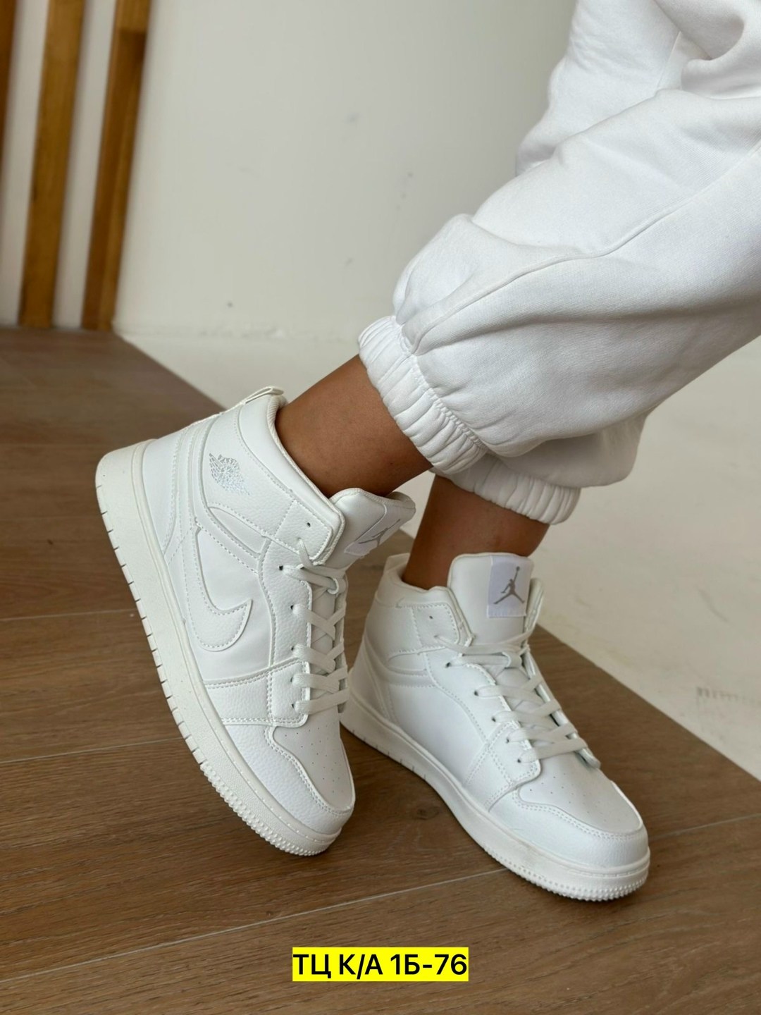 кроссовки,кроссовки мужские женские,кроссовки женскиe,кроссовки женские nike,air jordan 1 mid triple white