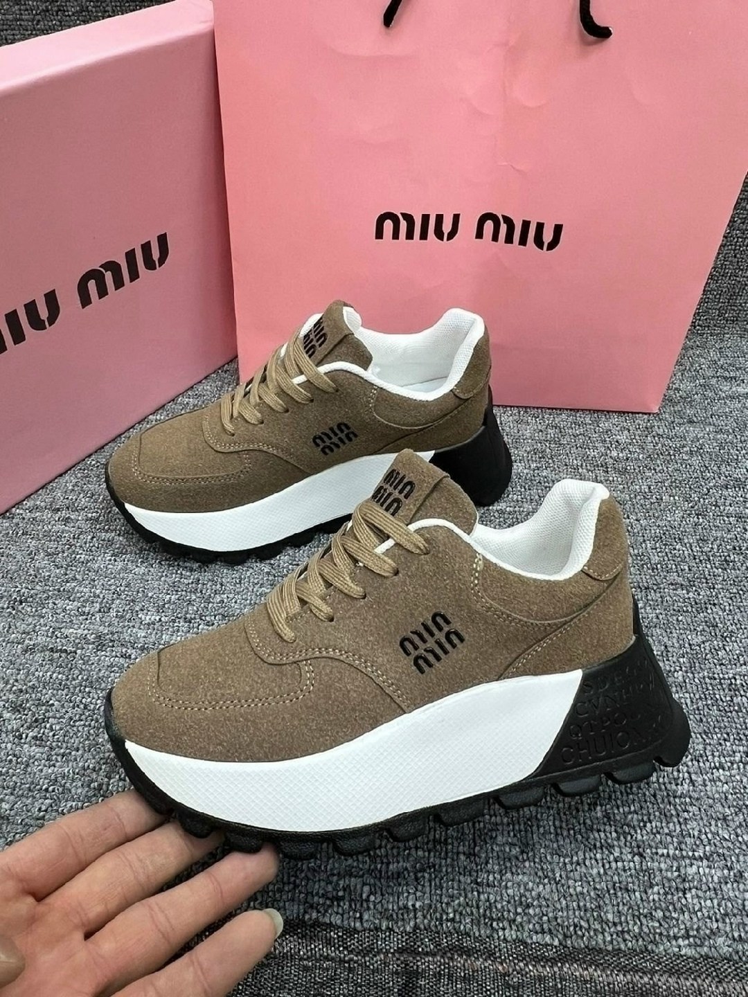 женские кроссовки miu miu,кроссовки женские,,кроссовки модные,кроссовки женские демисезонные
