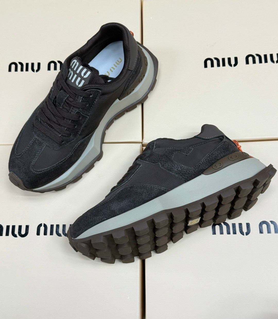 ,кроссовки женские,повседневные кроссовки,стильные кроссовки,кроссовки удобные