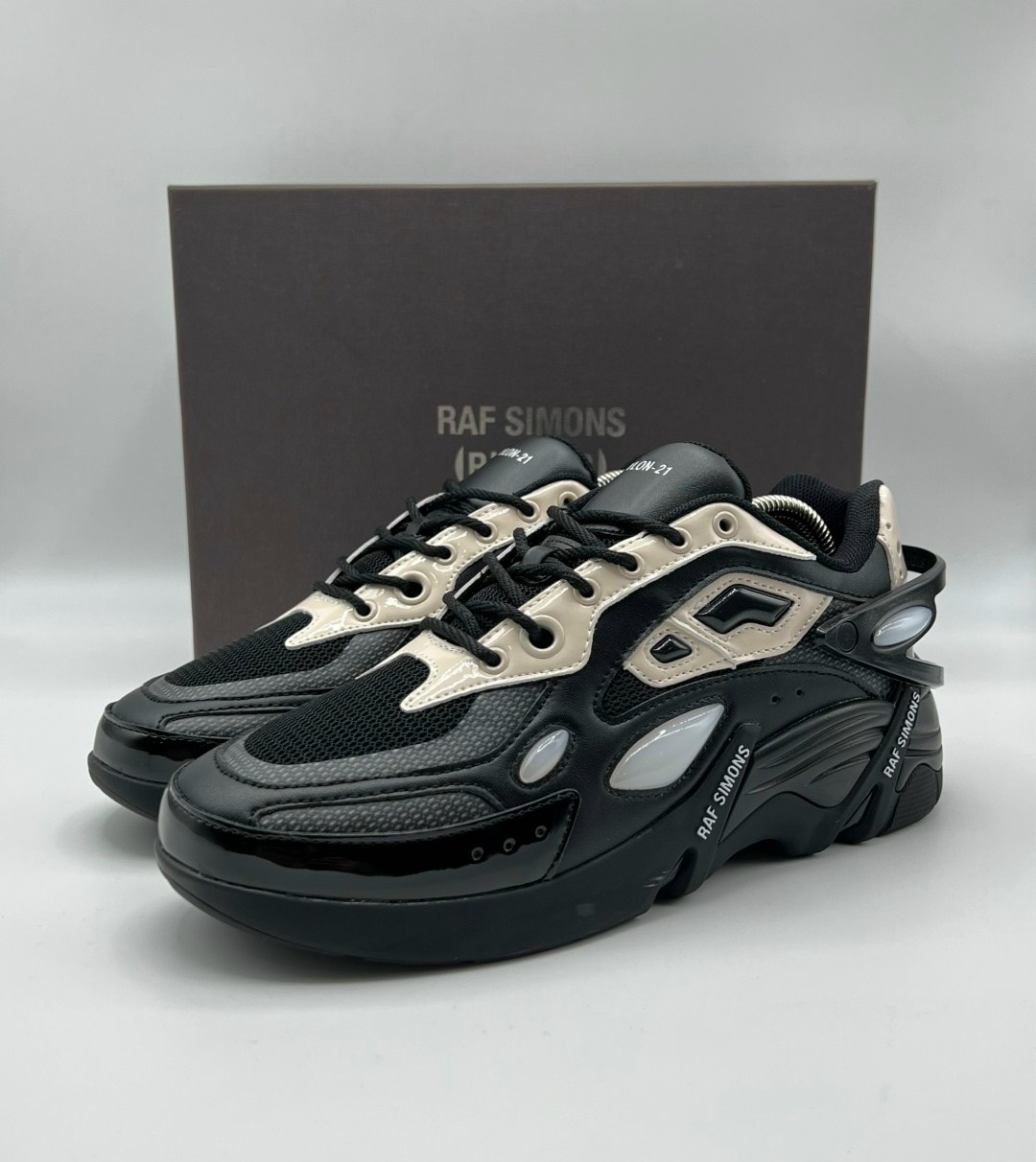 черно-бежевые кроссовки cylon-21 raf simons,кроссовки raf simons cylon-21 черный,кроссовки raf simons cylon-21 sneaker,кроссовки raf simons cylon-21 кремовый,кроссовки raf simons черный
