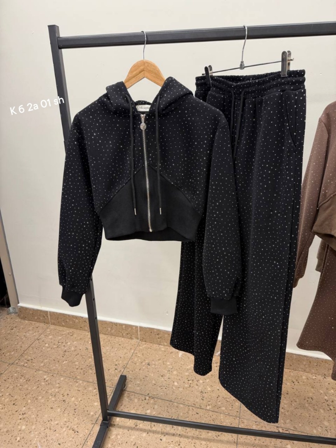 женский спортивный костюм,спортивный костюм со стразами корея,женский спортивный костюм со стразами,спортивный костюм со стразами,костюм со стразами