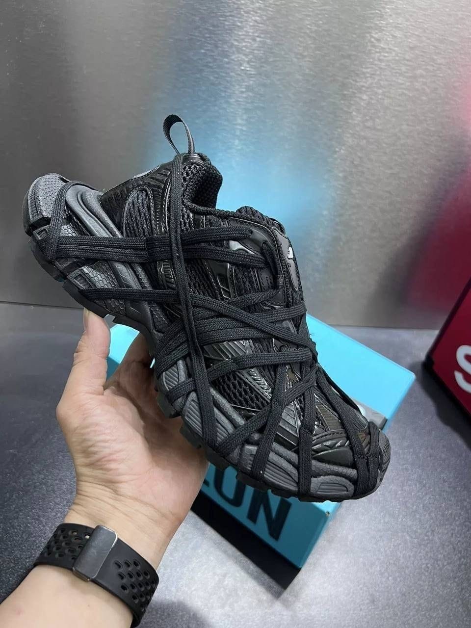 кроссовки balenciaga женские,кроссовки balenciaga 3xl extreme laces b,кроссовки balenciaga,спортивная  в стиле balenciaga track 2.0,кроссовки balenciaga track 1.0 men 542026w3bj11000 черный