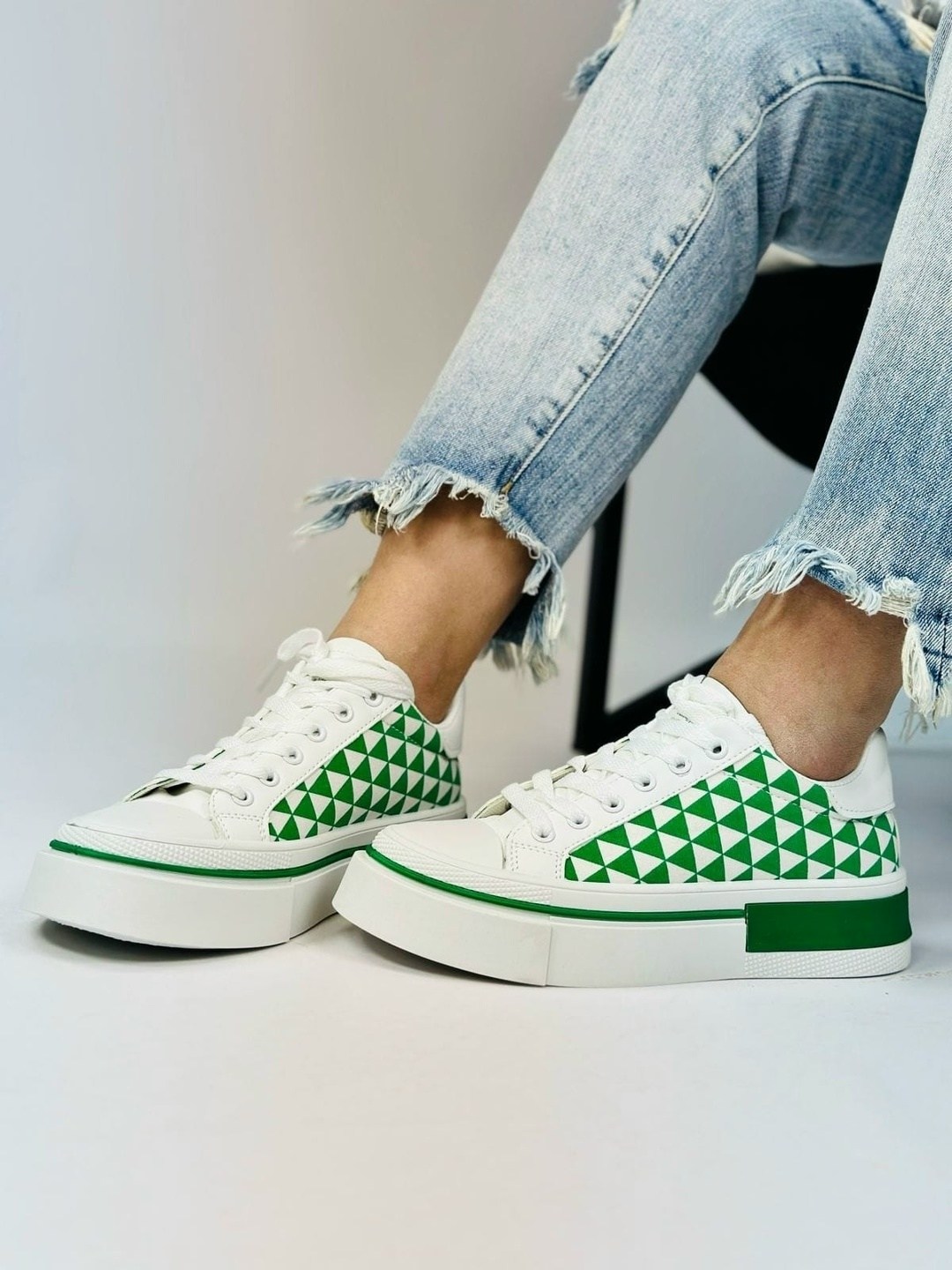 ,женские кроссовки,модные кроссовки,повседневная ,классические кроссовки женские