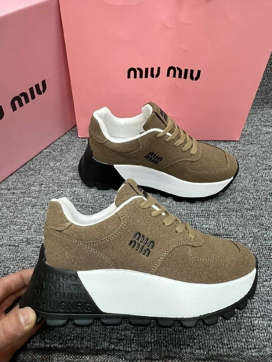 женские кроссовки miu miu,кроссовки женские,,кроссовки модные,кроссовки женские демисезонные