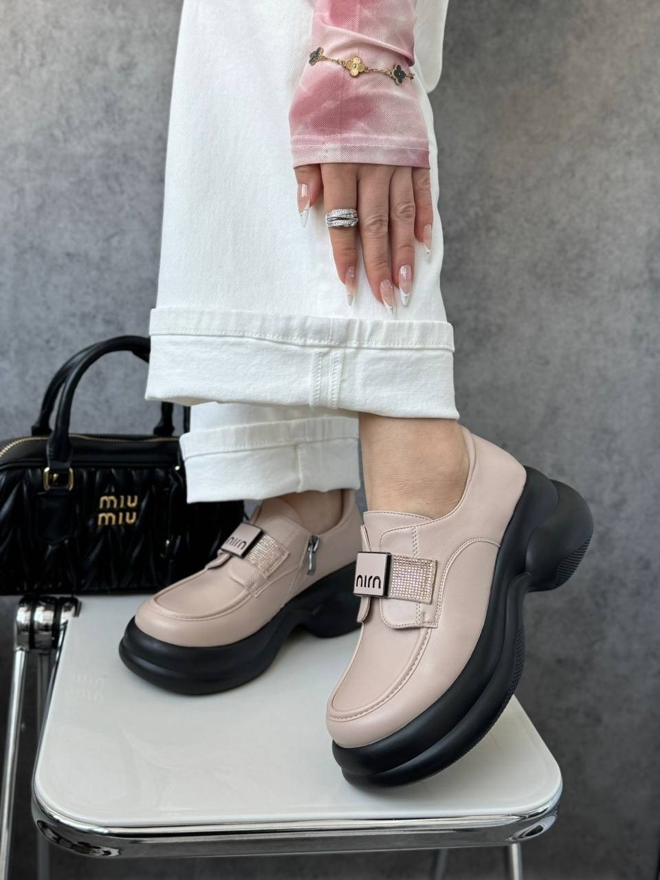 сумка miu miu,стеганая сумка arcadie miu miu черный,сумка miu miu через плечо,miu miu сумка на плечо кросс-боди,сумка женская miu miu