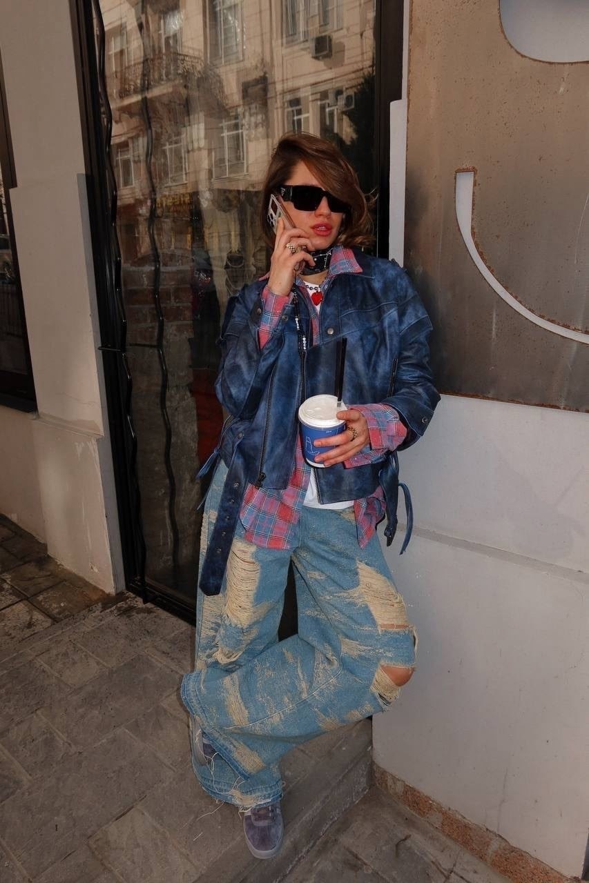 мода стиль,кожаная куртка,джинсы стиль,джинсы стильные