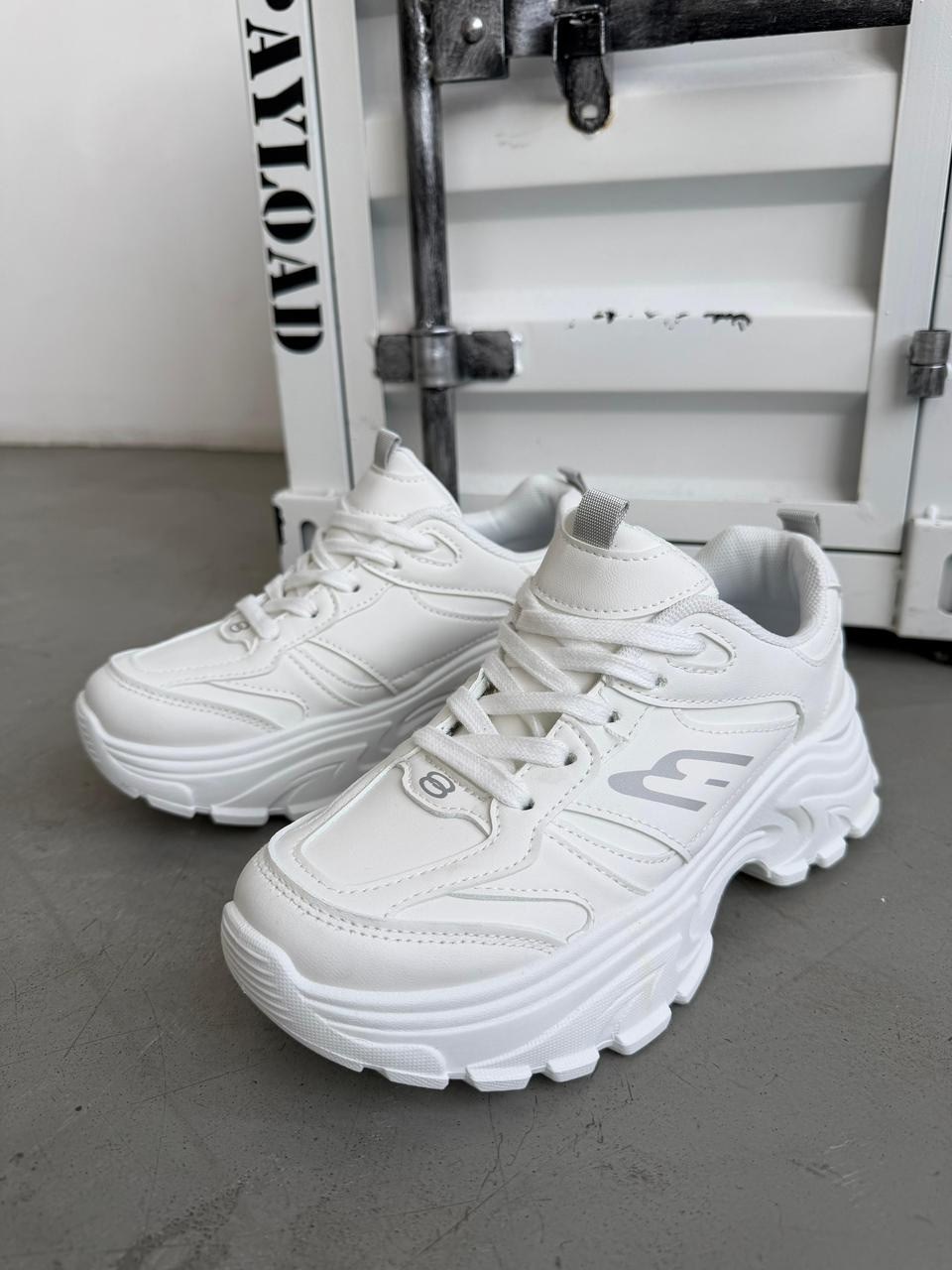 кроссовки женские,белые кроссовки,кроссовки для девушек,женские легинсы,кроссовки модные