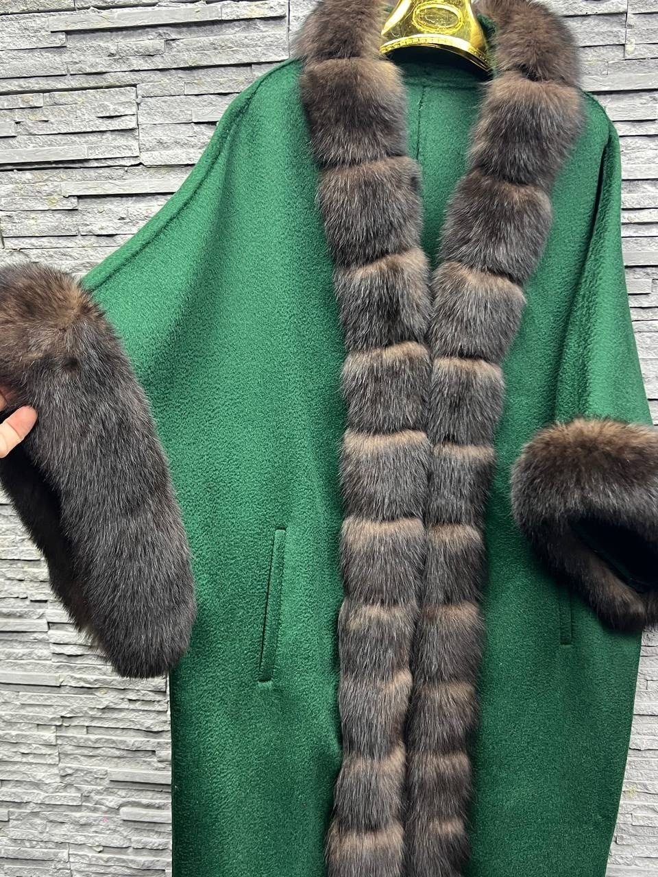 пальто с соболем,пальто из итальянского кашемира с мехом соболя,пальто с соболиным воротником,пальто с мехом соболя,пальто с воротником из соболя