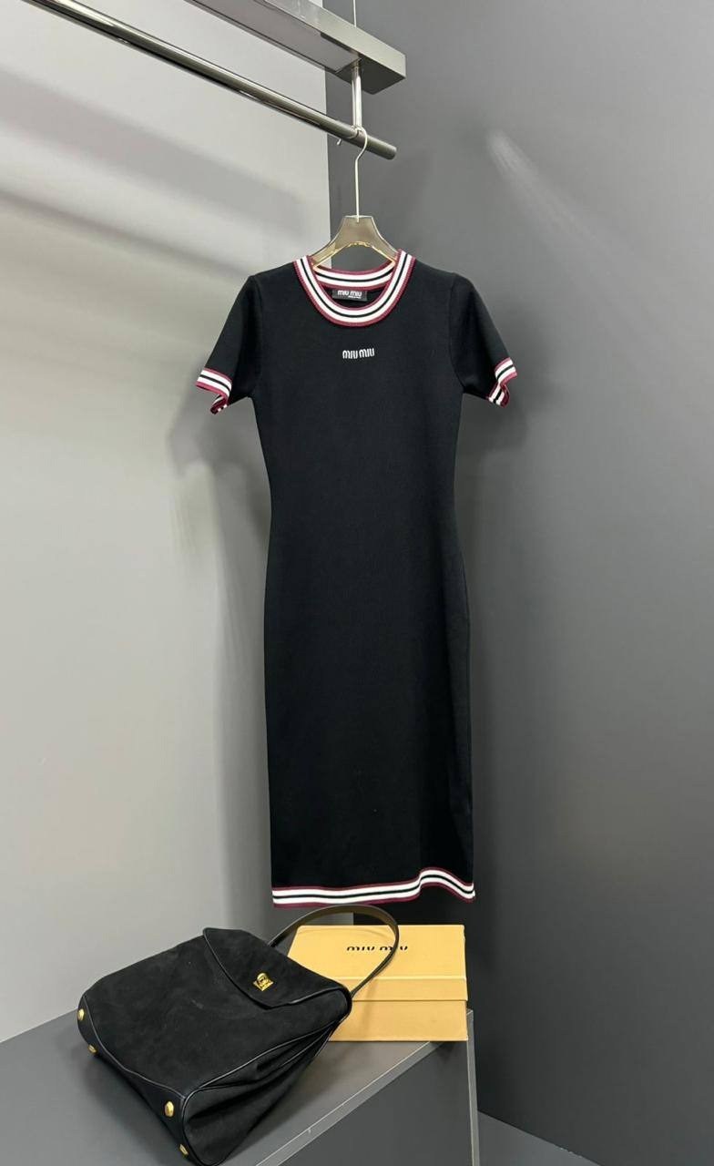 трикотажное платье,платье,платье женская,платье в спортивном стиле,спортивное платье