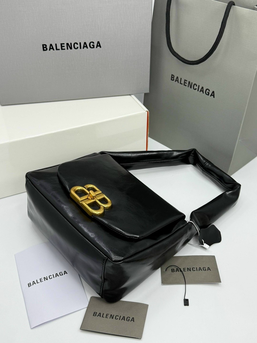 сумка женская balenciaga,сумка balenciaga,balenciaga сумка на плечо,большая сумка через плечо через цепочку balenciaga,сумка balenciaga кожаная