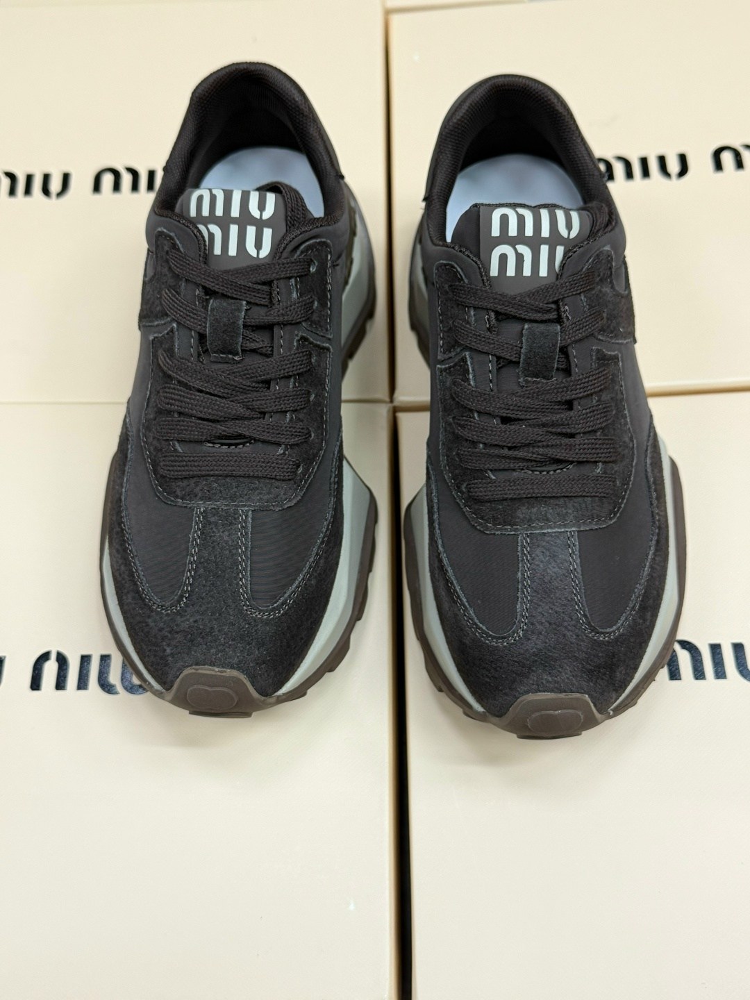 ,кроссовки женские,повседневные кроссовки,стильные кроссовки,кроссовки удобные