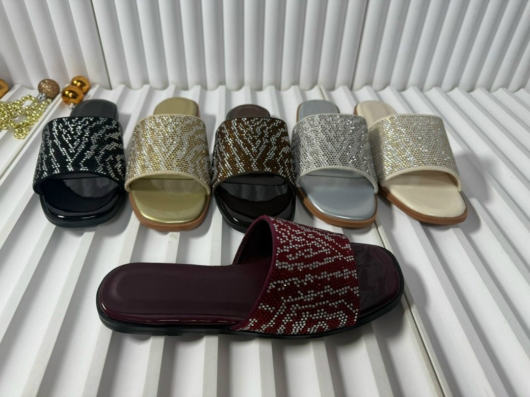 шлепанцы женские,,шлепанцы со стразами,шлепки со стразами,модные шлепанцы
