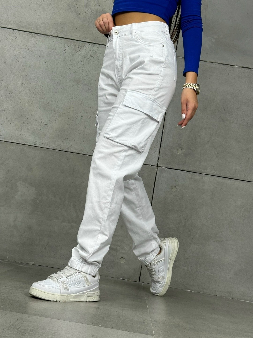 джоггеры женские,джинсы белые,белые брюки карго,стильные женские джинсы,женские джинсы