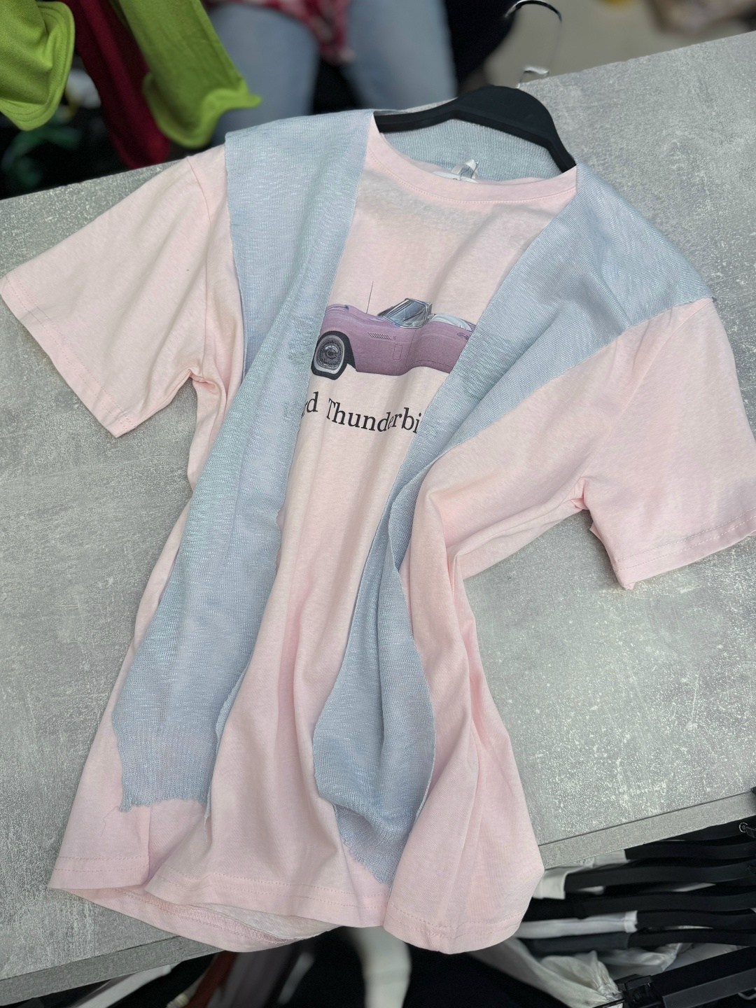 белая футболка оверсайз,футболки женская оверсайз,футболка оверсайз,джинсы - 2900 ₽ футболка - 1690 ₽