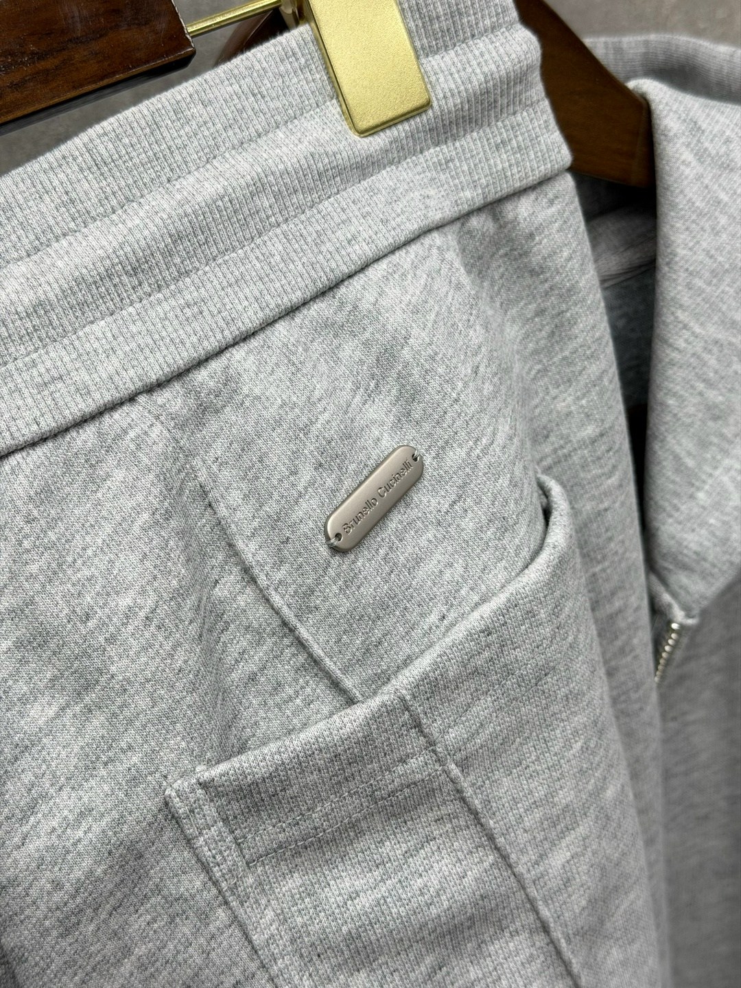 спортивный костюм,стильные костюмы,костюм белый,костюм селин спортивный,костюмчик на флисе