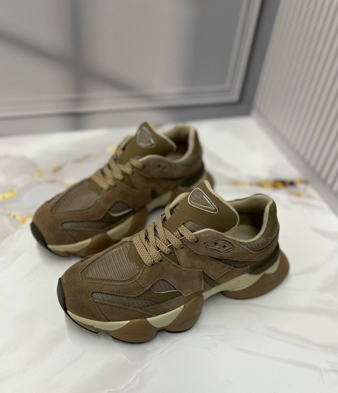 ,женские кроссовки,массивные кроссовки,бежевые кроссовки,спортивная