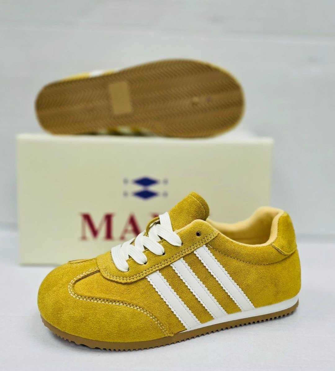 ,кроссовки loewe,женские кроссовки,кроссовки для женщин,спортивная