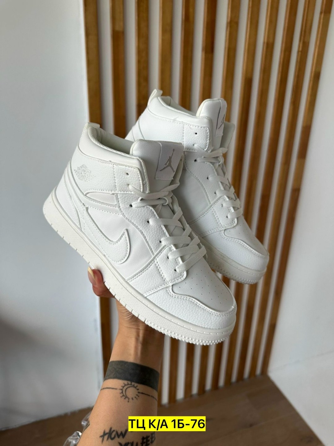 кроссовки,кроссовки мужские женские,кроссовки женскиe,кроссовки женские nike,air jordan 1 mid triple white