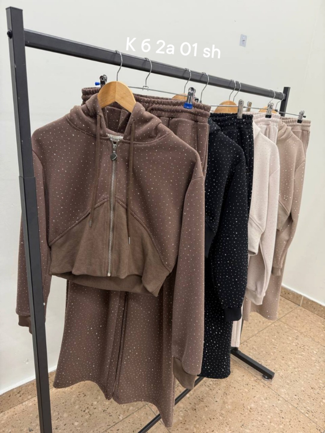 женский спортивный костюм,спортивный костюм со стразами корея,женский спортивный костюм со стразами,спортивный костюм со стразами,костюм со стразами