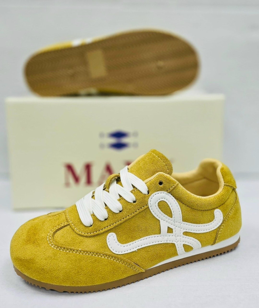 ,кроссовки loewe,женские кроссовки,кроссовки для женщин,спортивная